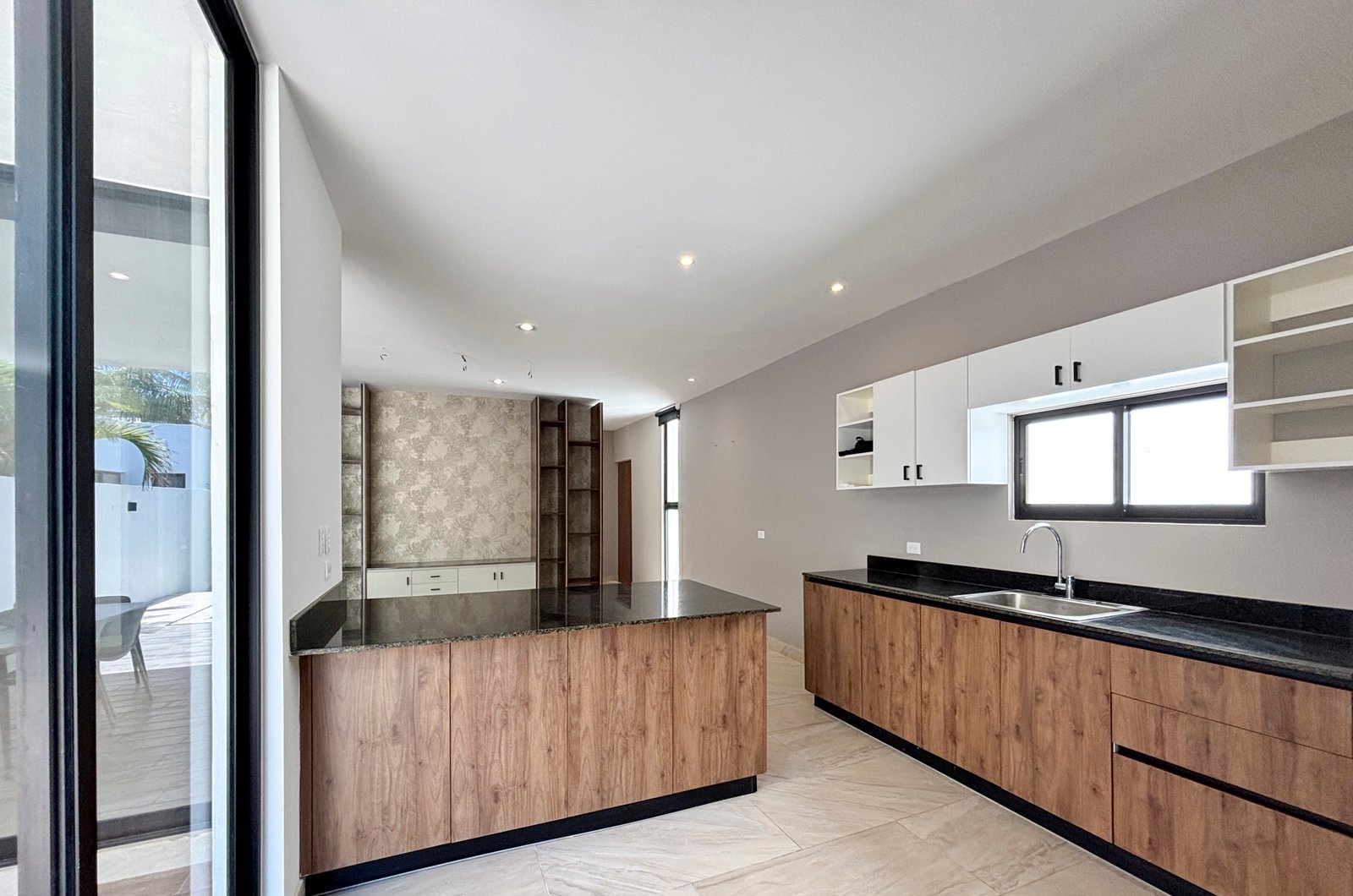 1750-Casa-en-venta-en-Verna-Conkal-en-Merida-de-2-plantas-3-recamaras-equipada (38).jpg